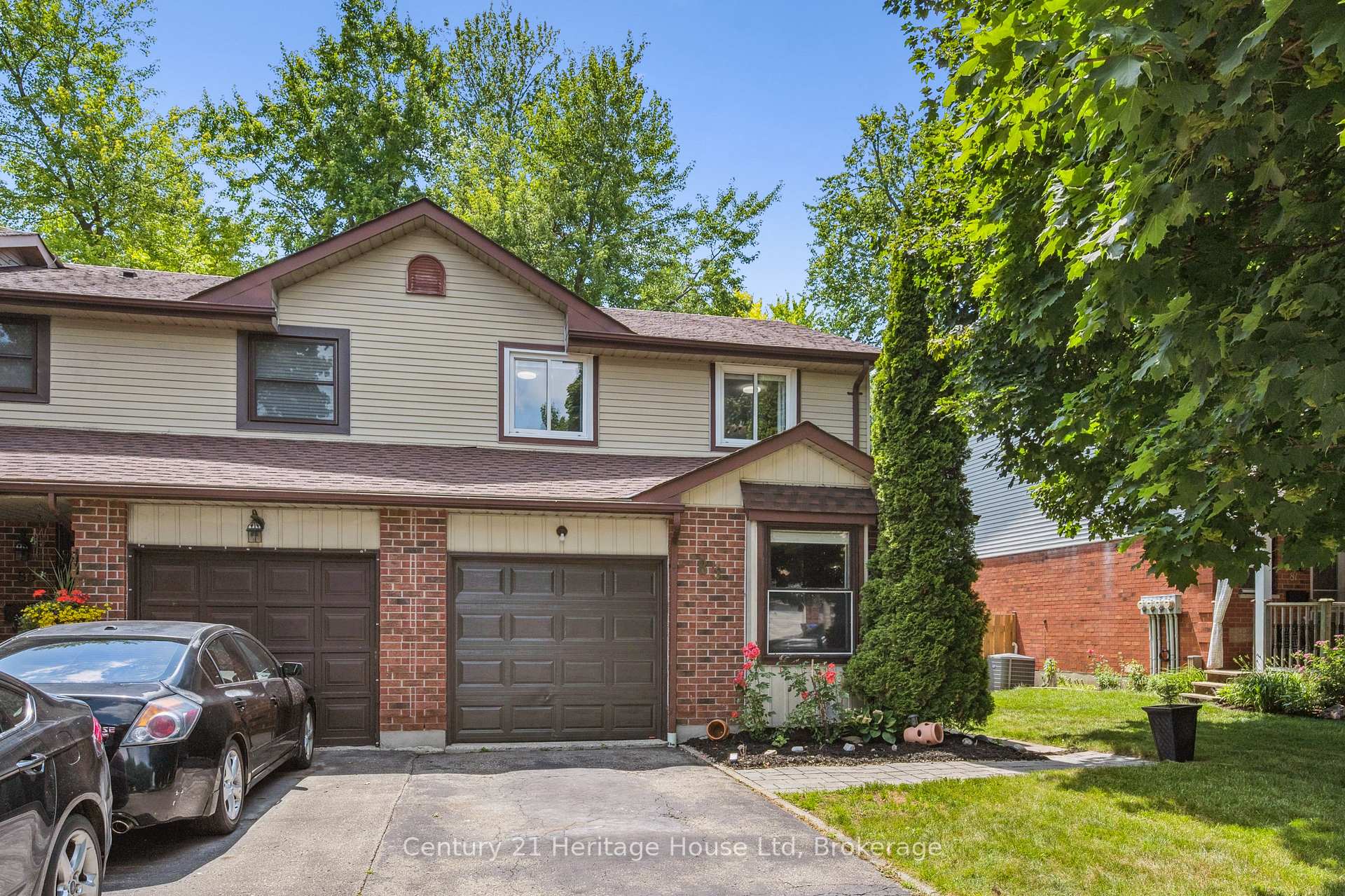 Photo 2 of 83 Grandridge Crescent, Guelph, Willow West/Sugarbush/West Acres — HOMEH
