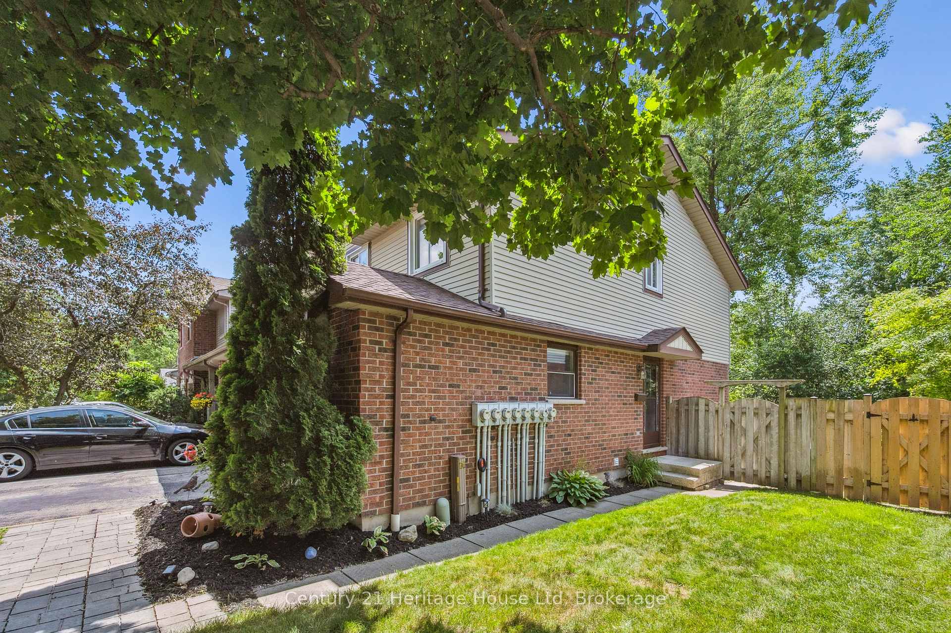 Photo 3 of 83 Grandridge Crescent, Guelph, Willow West/Sugarbush/West Acres — HOMEH