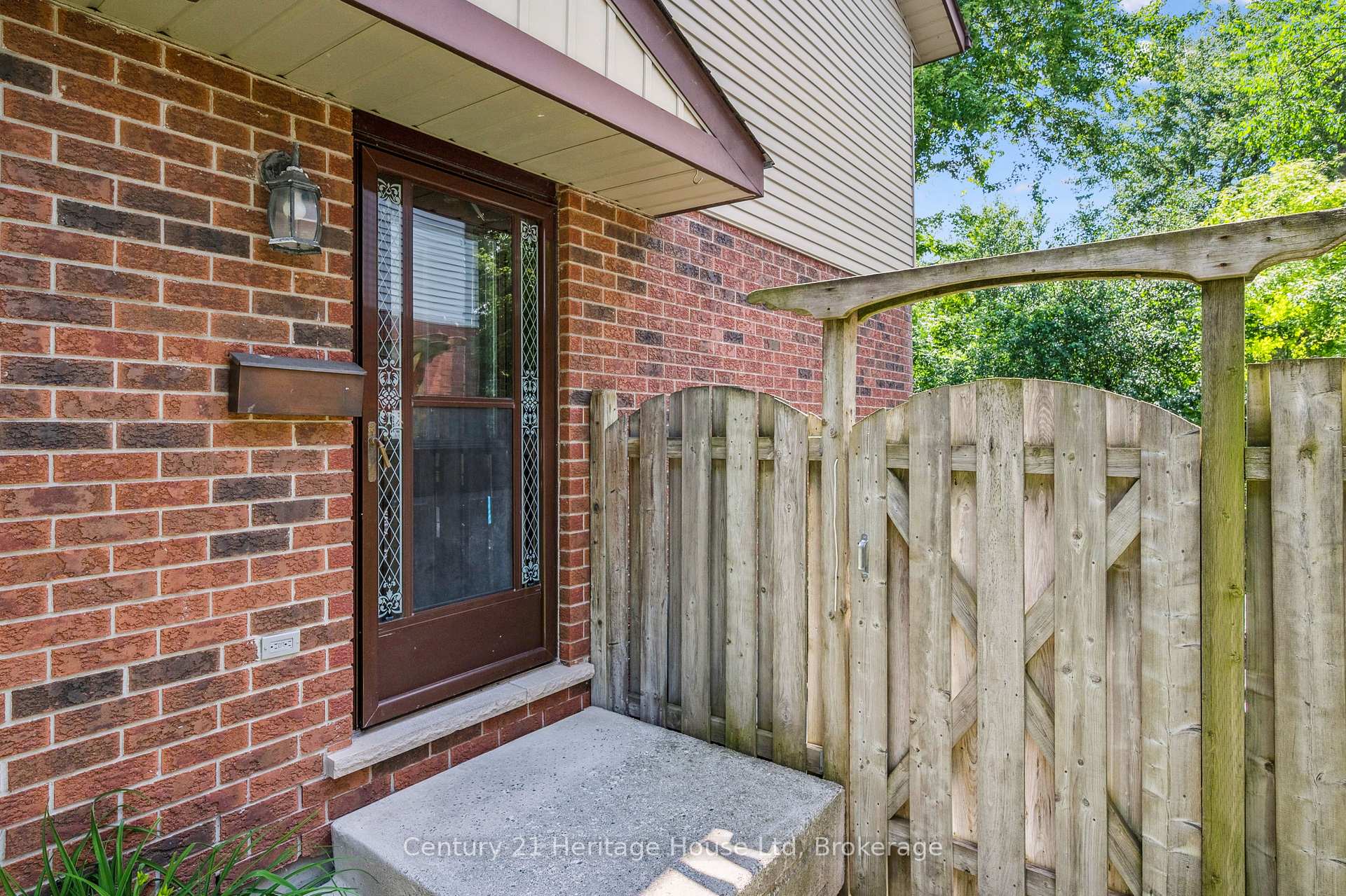 Photo 4 of 83 Grandridge Crescent, Guelph, Willow West/Sugarbush/West Acres — HOMEH
