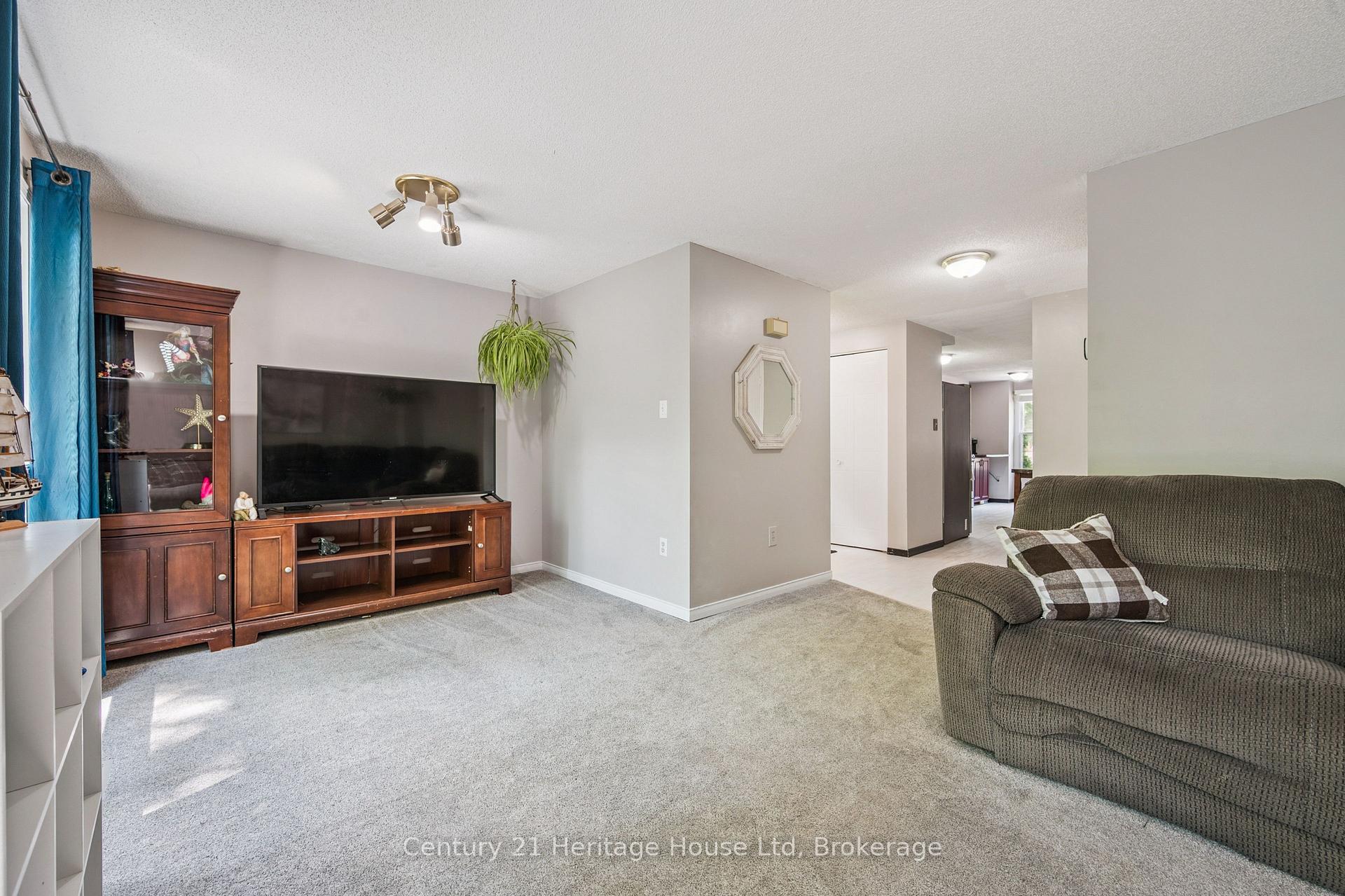 Photo 8 of 83 Grandridge Crescent, Guelph, Willow West/Sugarbush/West Acres — HOMEH