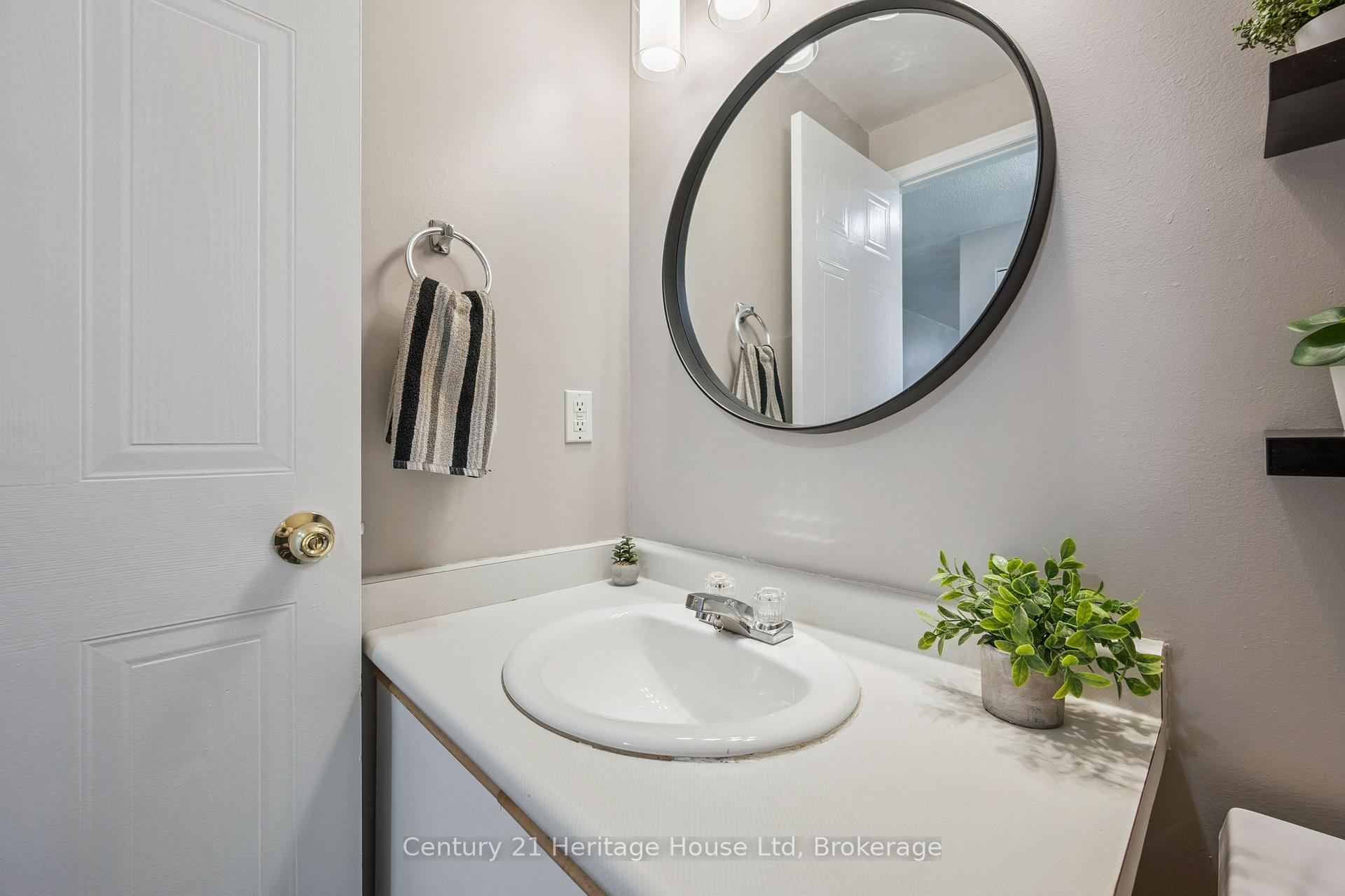 Photo 13 of 83 Grandridge Crescent, Guelph, Willow West/Sugarbush/West Acres — HOMEH