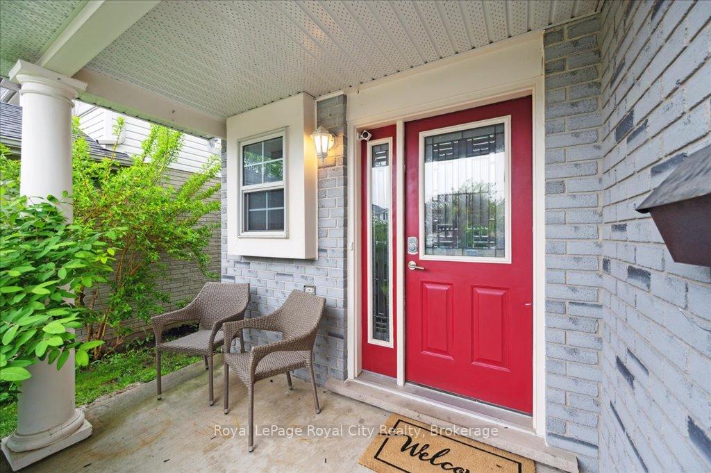 Photo 5 of 93 Doyle Drive, Guelph, Clairfields/Hanlon Business Park — HOMEH