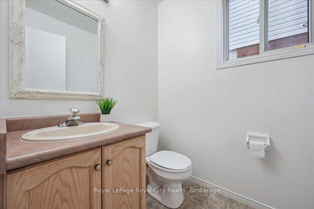 Photo 9 of 93 Doyle Drive, Guelph, Clairfields/Hanlon Business Park — HOMEH