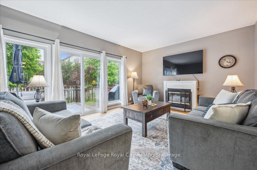 Photo 17 of 93 Doyle Drive, Guelph, Clairfields/Hanlon Business Park — HOMEH