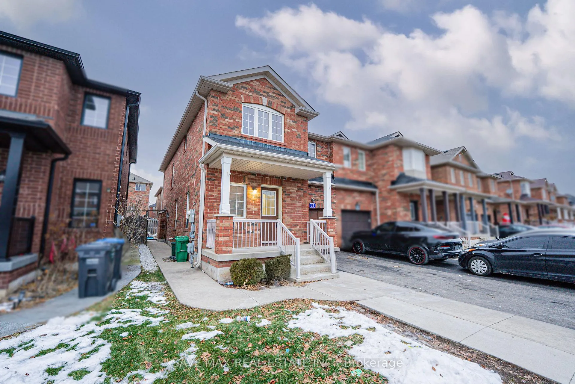 Photo 5 of 24 Jordensen Drive, Brampton, Credit Valley — HOMEH