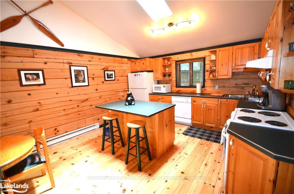 Photo 4 of 1059 Shoreline Drive, Algonquin Highlands, Sherborne — HOMEH