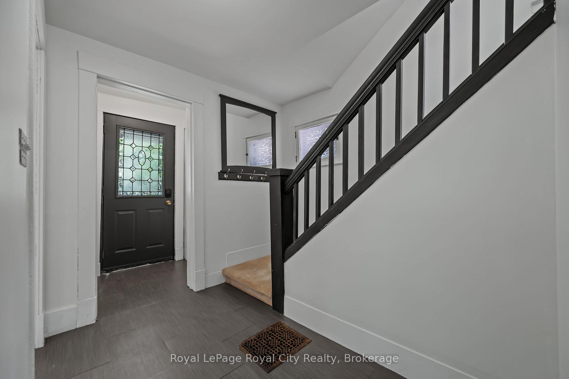Photo 5 of 81 Yorkshire Street N, Guelph, Downtown — HOMEH