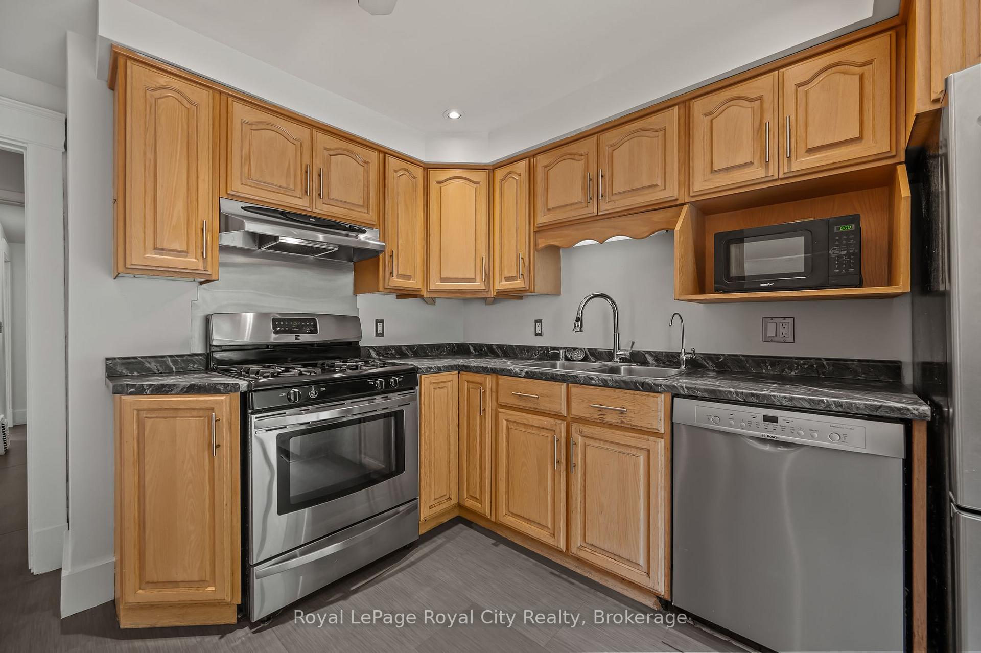 Photo 14 of 81 Yorkshire Street N, Guelph, Downtown — HOMEH