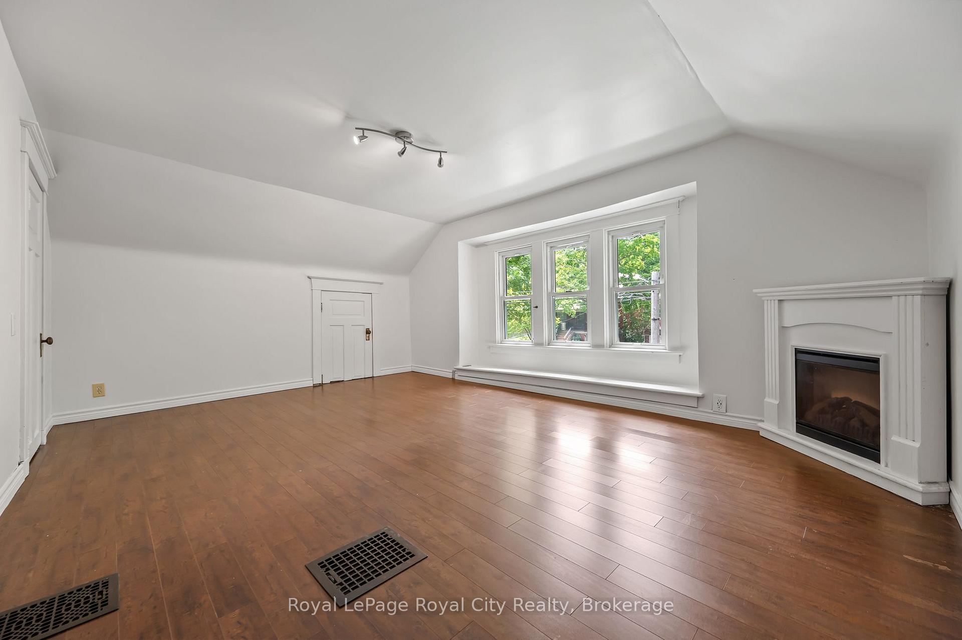Photo 19 of 81 Yorkshire Street N, Guelph, Downtown — HOMEH