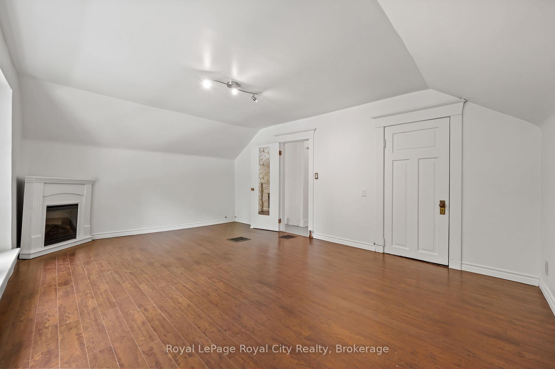 Photo 20 of 81 Yorkshire Street N, Guelph, Downtown — HOMEH