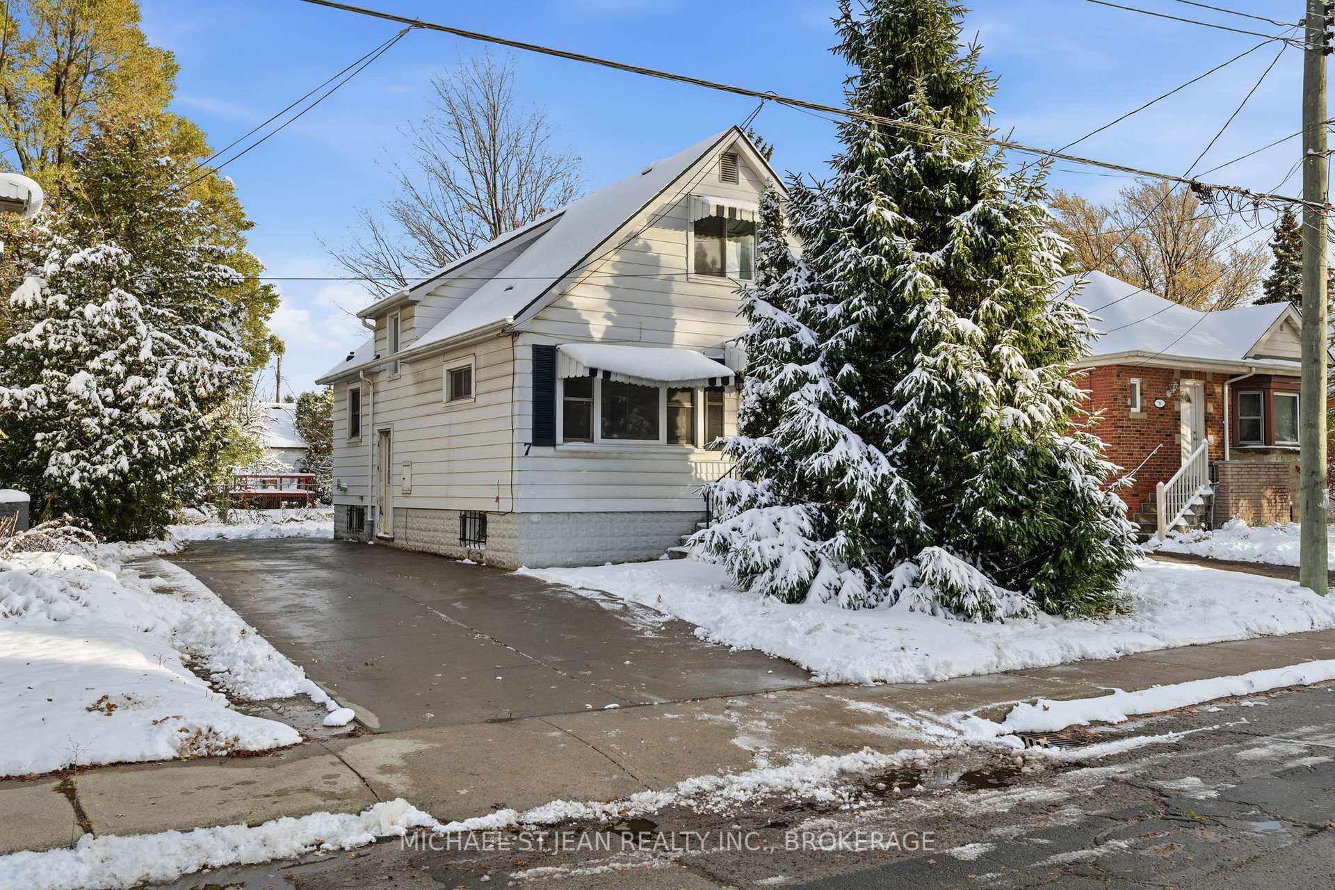 Photo 2 of 7 West 3rd Street, Hamilton, Bonnington — HOMEH