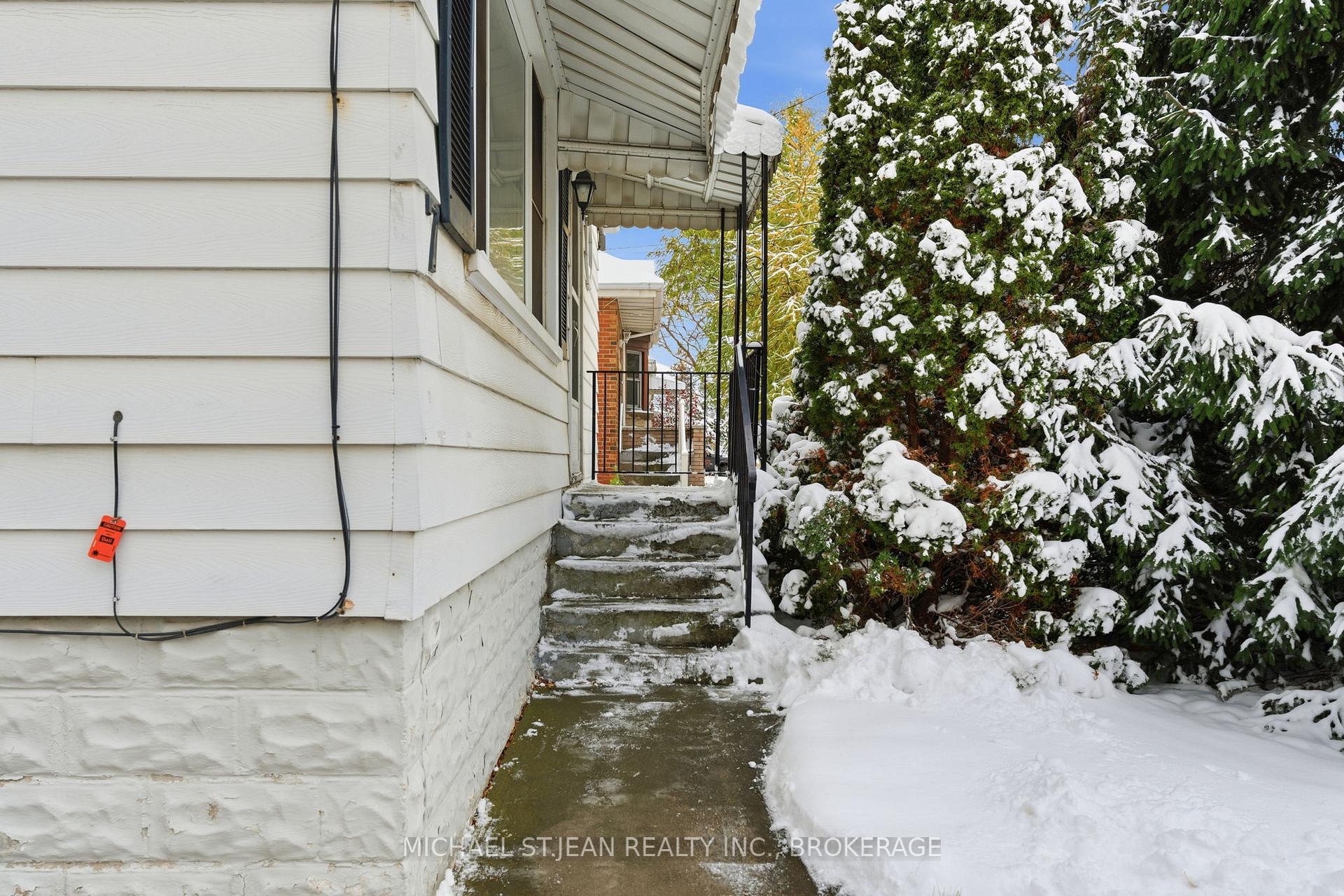 Photo 4 of 7 West 3rd Street, Hamilton, Bonnington — HOMEH