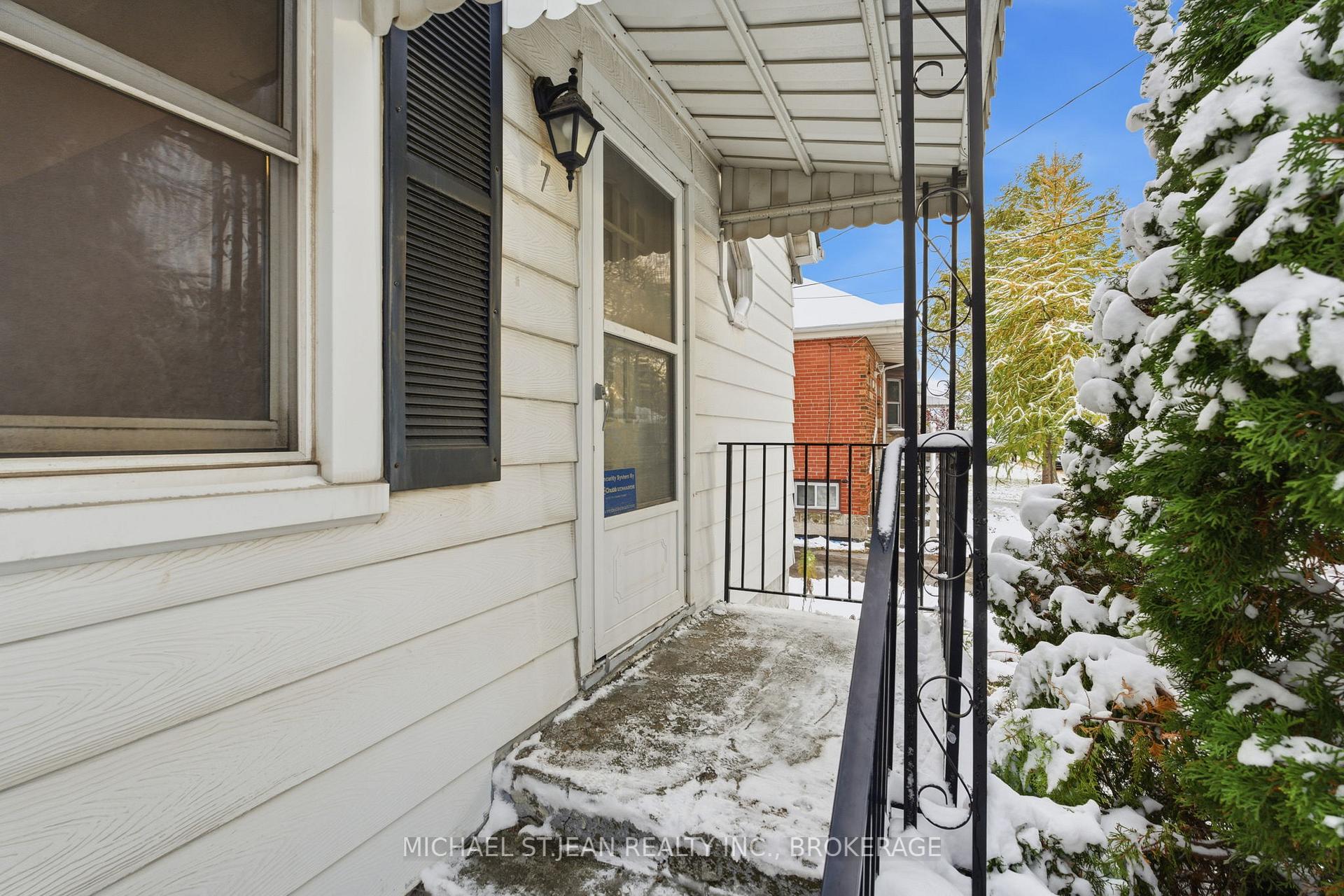 Photo 5 of 7 West 3rd Street, Hamilton, Bonnington — HOMEH