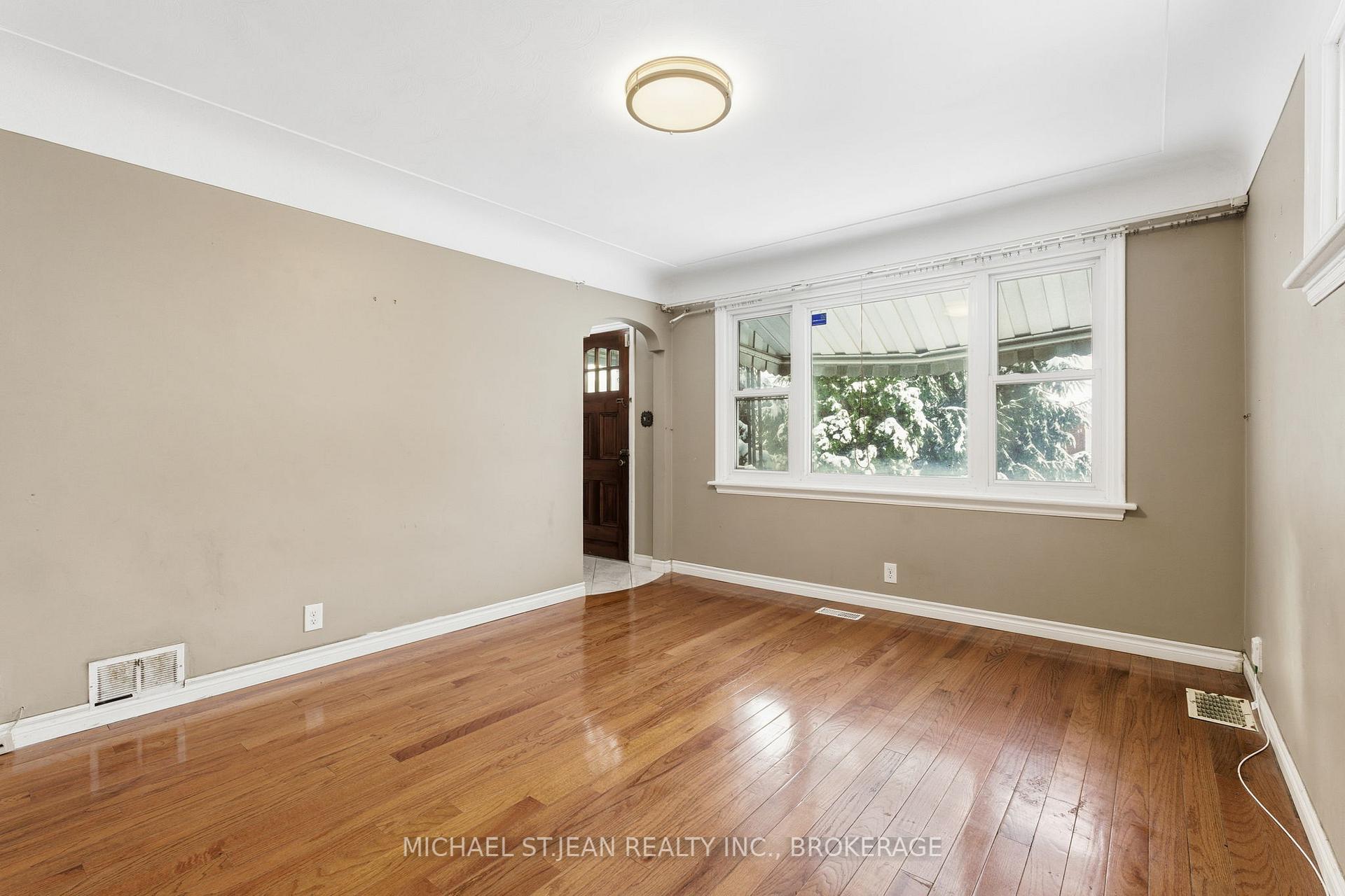 Photo 9 of 7 West 3rd Street, Hamilton, Bonnington — HOMEH