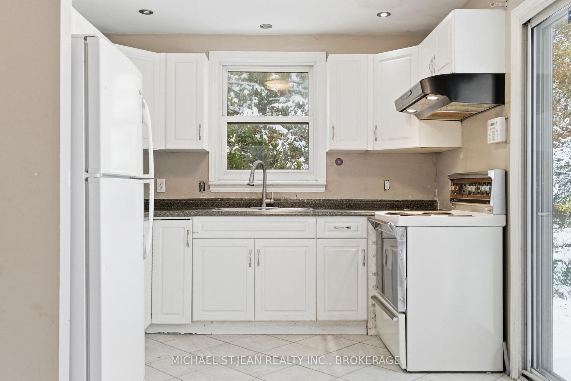 Photo 11 of 7 West 3rd Street, Hamilton, Bonnington — HOMEH