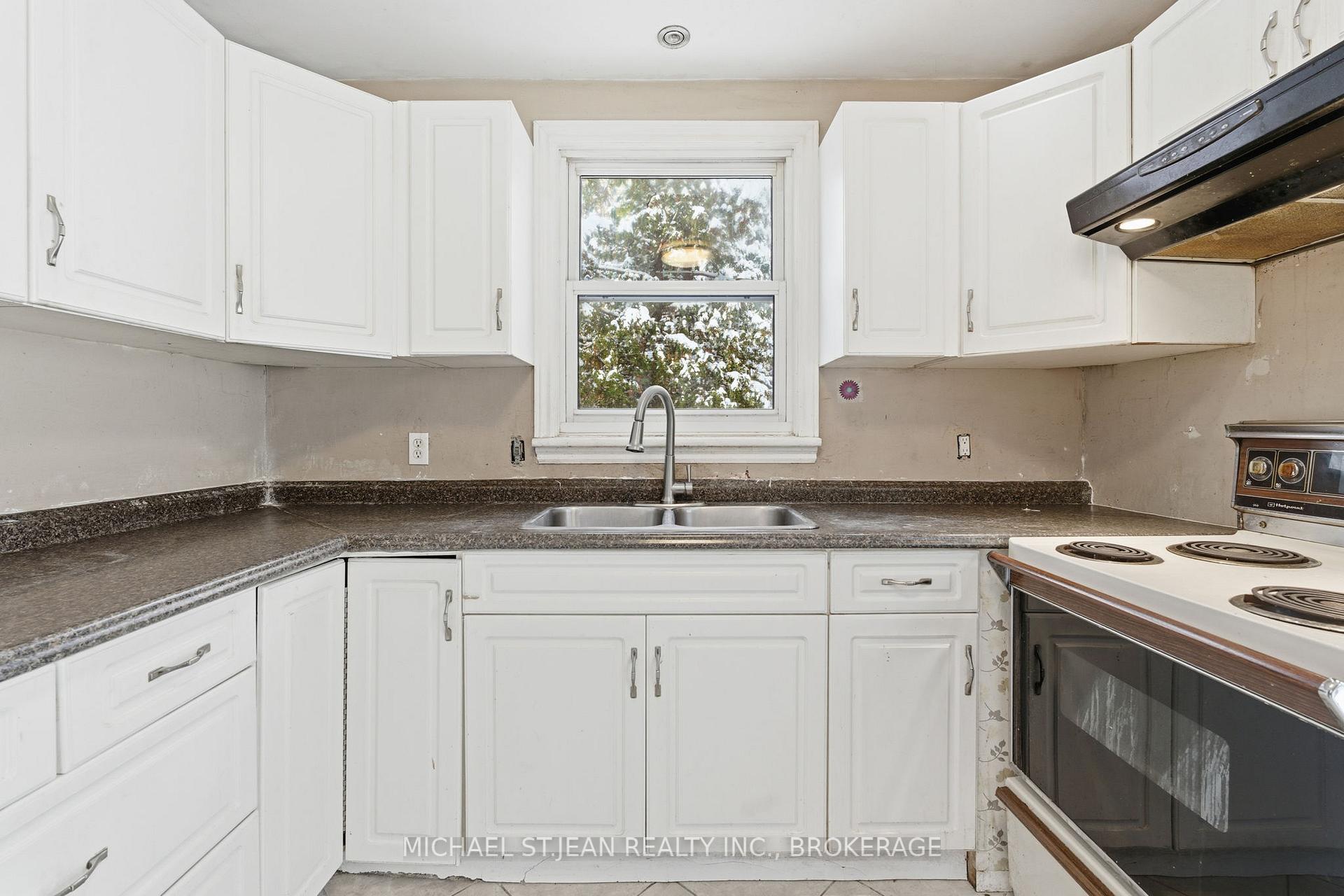 Photo 13 of 7 West 3rd Street, Hamilton, Bonnington — HOMEH