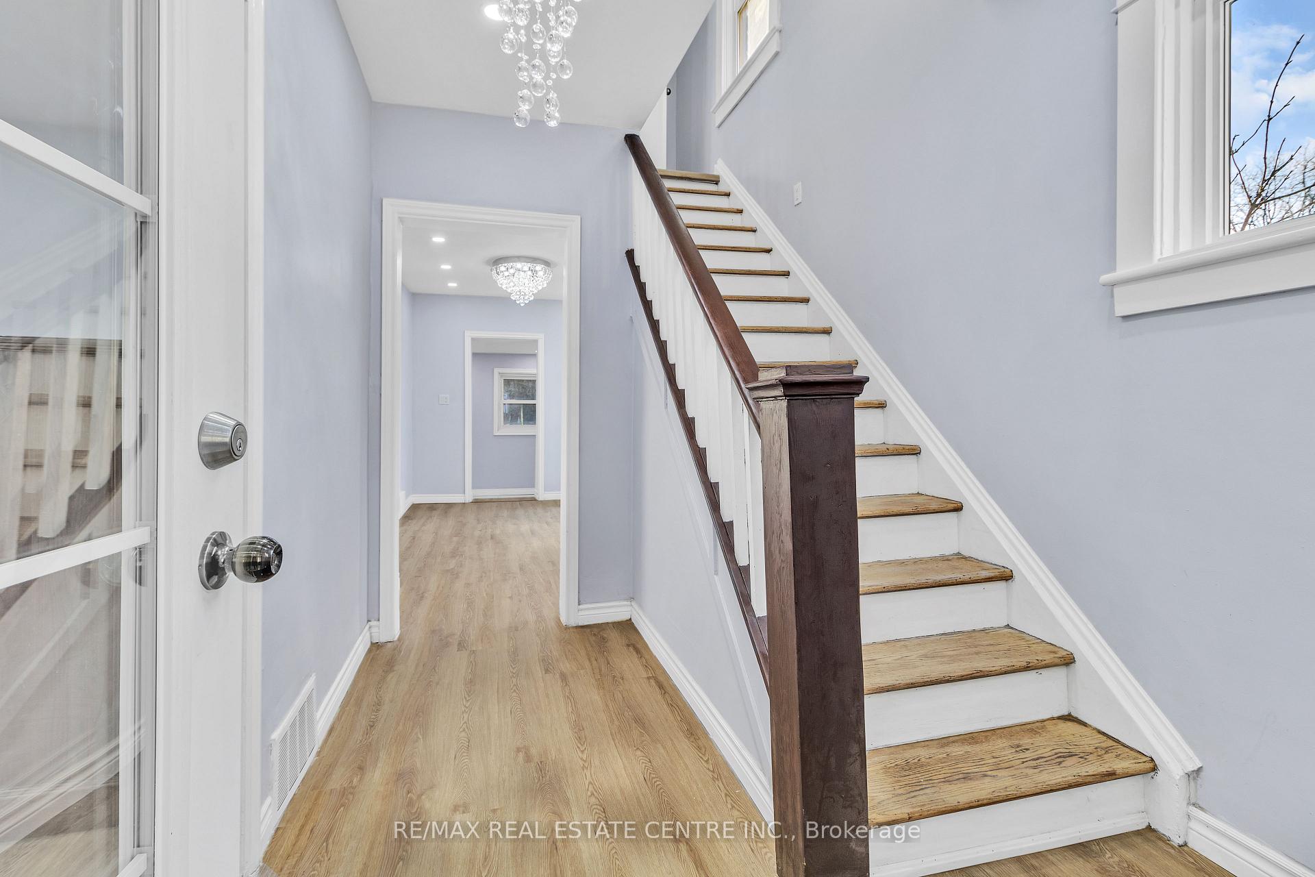 Photo 3 of 16 Stevenson Street N, Guelph, St. George's — HOMEH