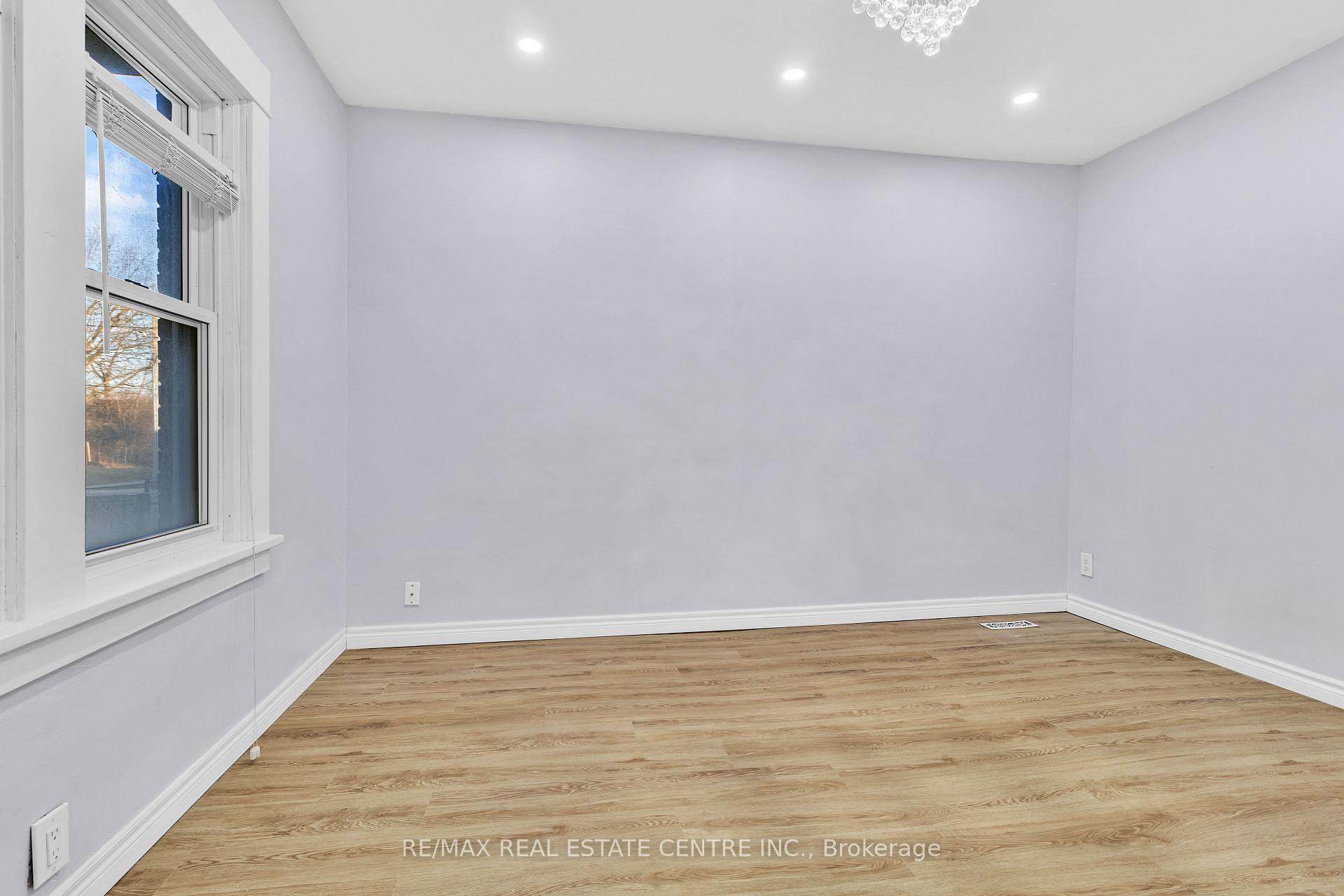 Photo 4 of 16 Stevenson Street N, Guelph, St. George's — HOMEH