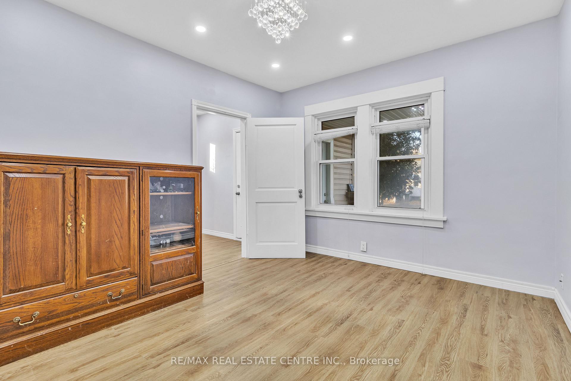 Photo 5 of 16 Stevenson Street N, Guelph, St. George's — HOMEH