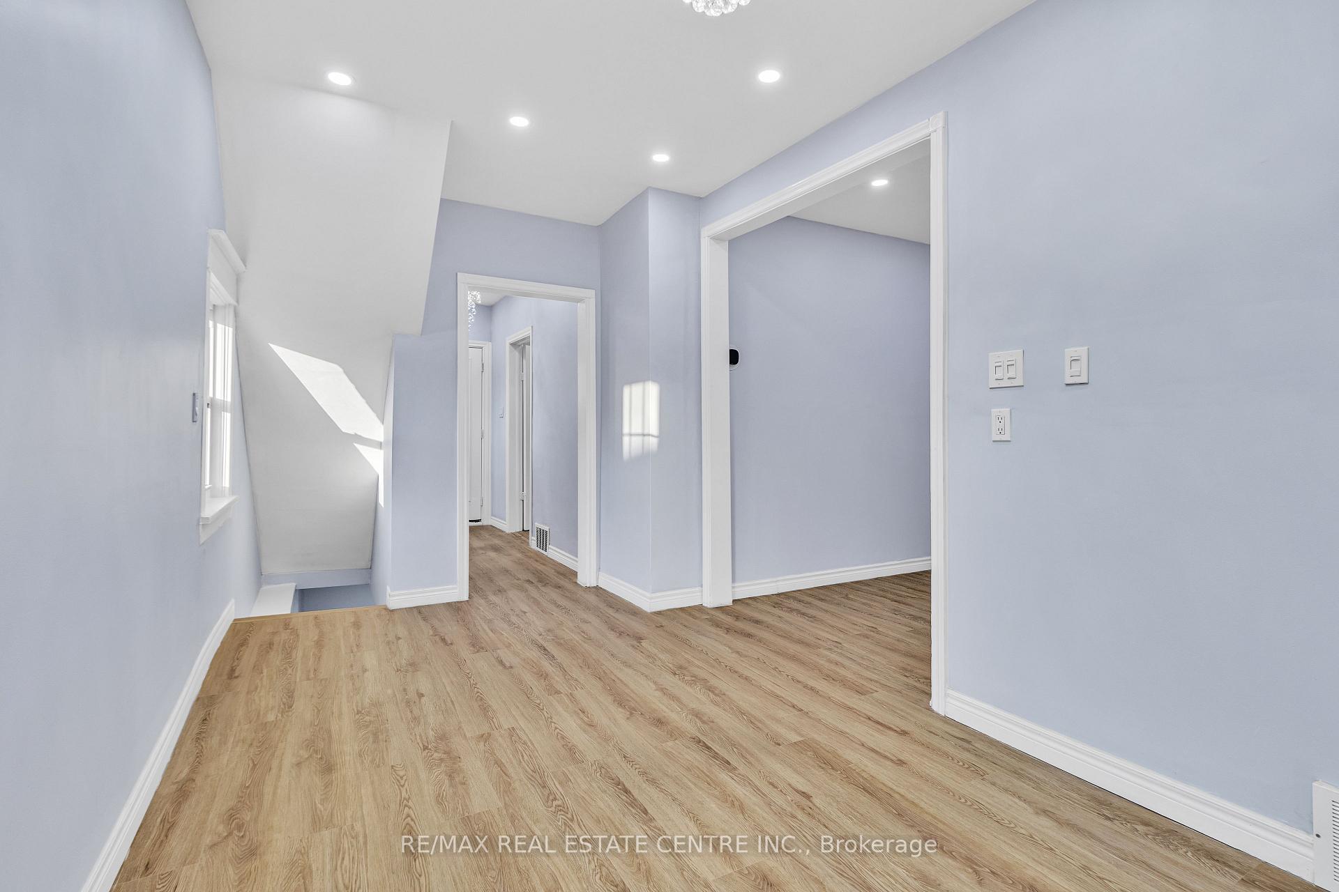 Photo 7 of 16 Stevenson Street N, Guelph, St. George's — HOMEH