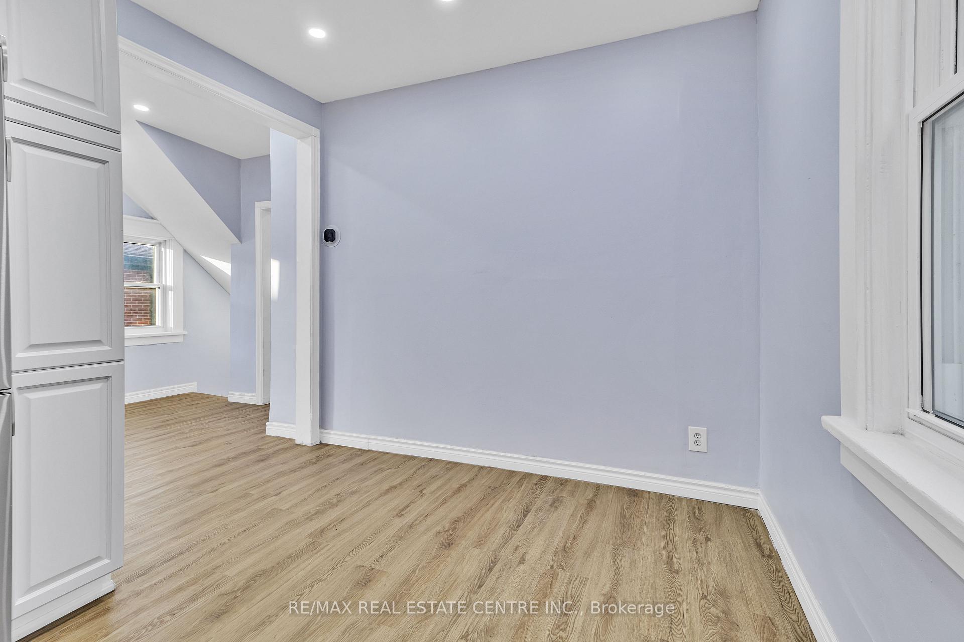 Photo 10 of 16 Stevenson Street N, Guelph, St. George's — HOMEH