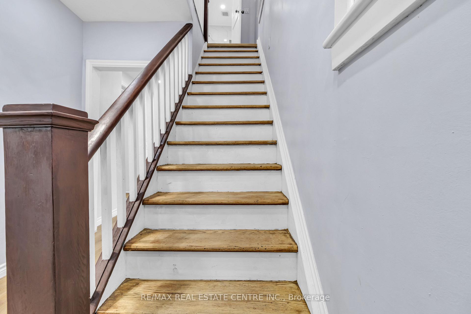 Photo 13 of 16 Stevenson Street N, Guelph, St. George's — HOMEH