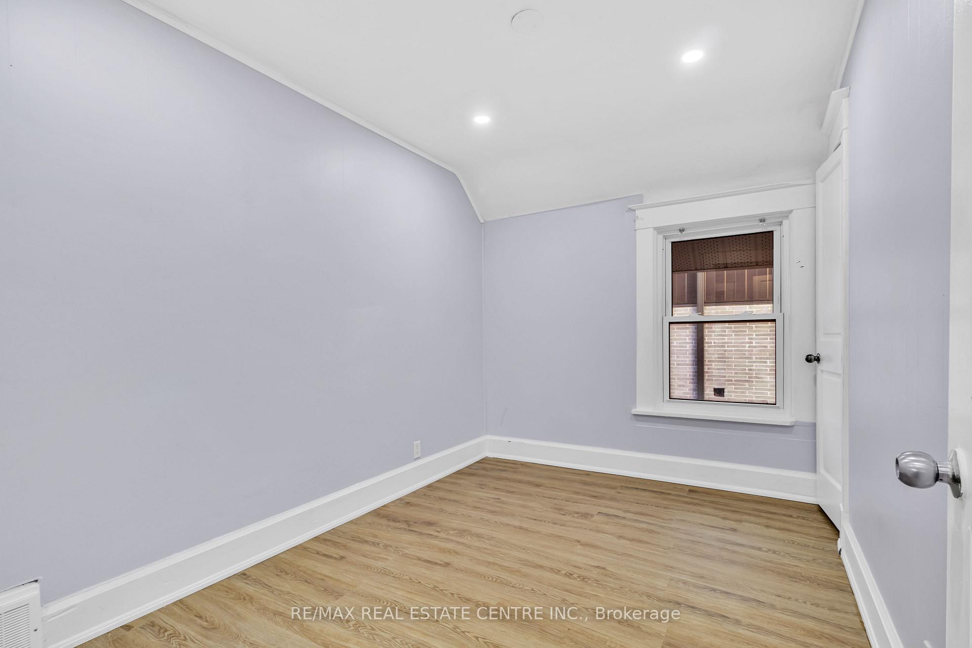 Photo 19 of 16 Stevenson Street N, Guelph, St. George's — HOMEH