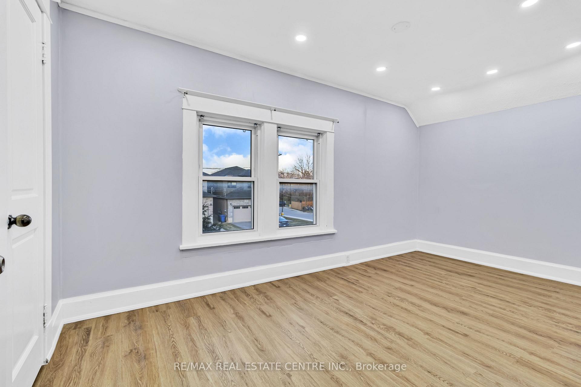 Photo 20 of 16 Stevenson Street N, Guelph, St. George's — HOMEH