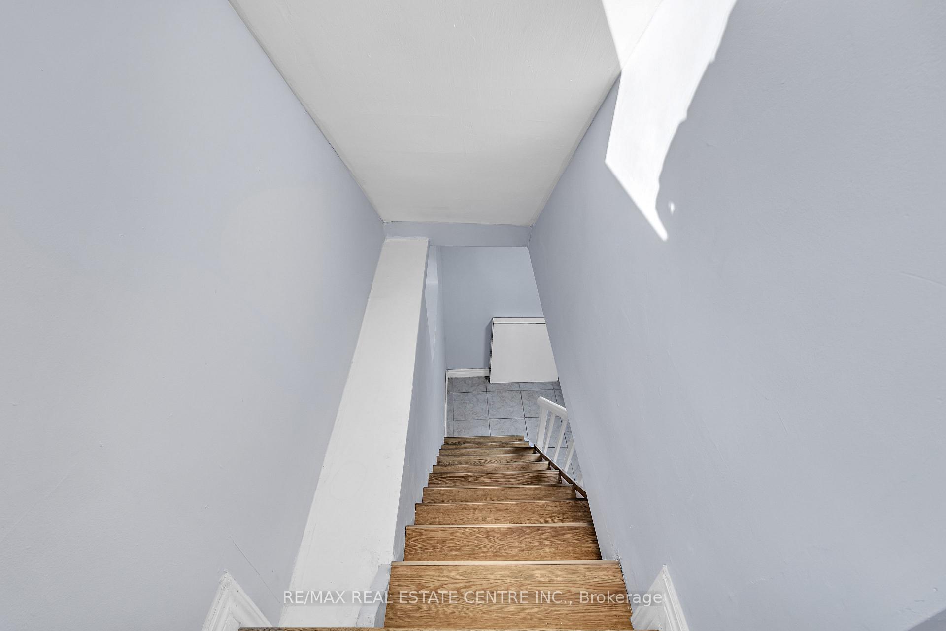 Photo 23 of 16 Stevenson Street N, Guelph, St. George's — HOMEH