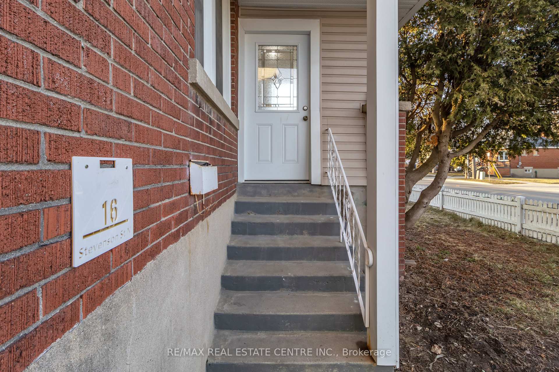 Photo 29 of 16 Stevenson Street N, Guelph, St. George's — HOMEH