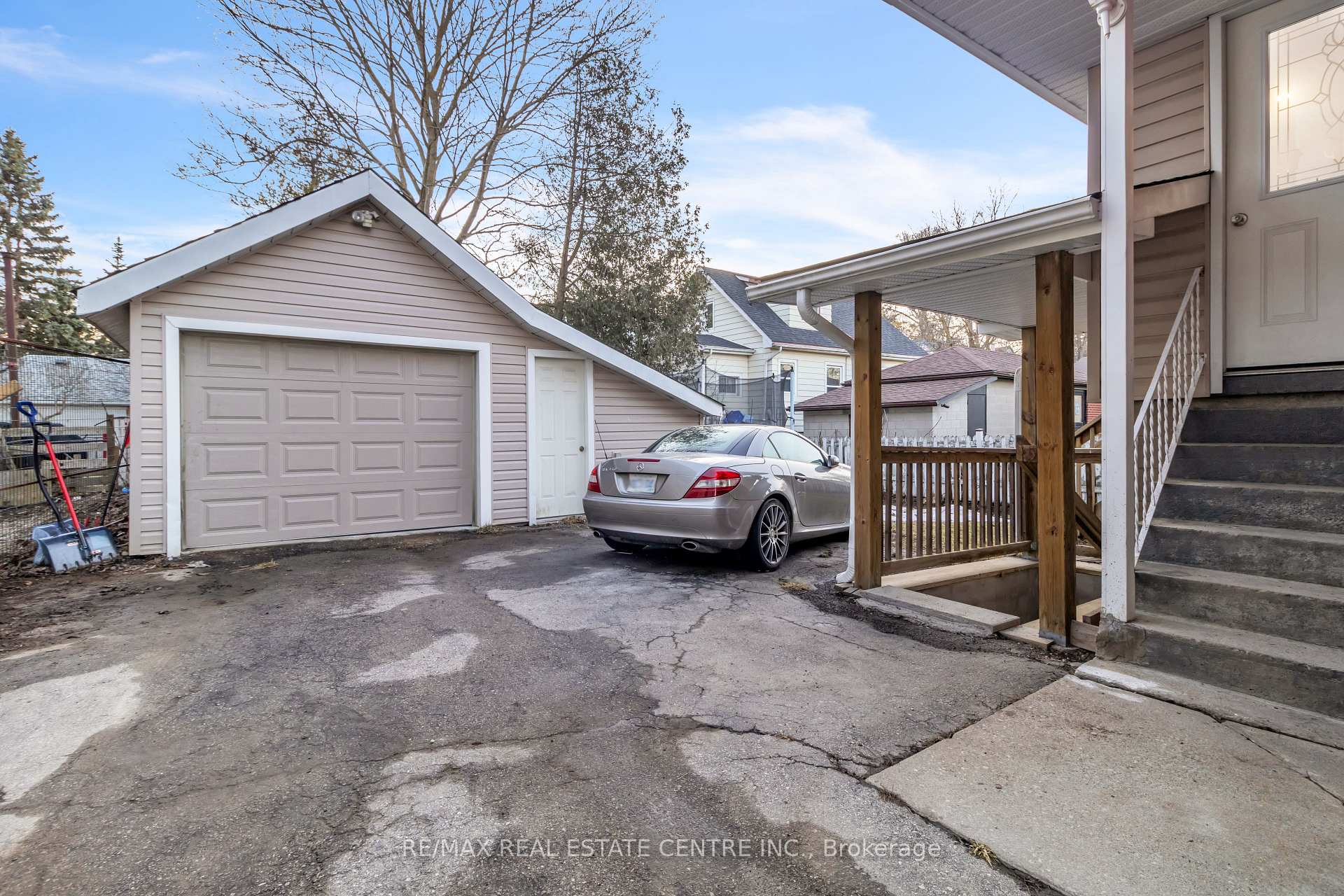 Photo 31 of 16 Stevenson Street N, Guelph, St. George's — HOMEH