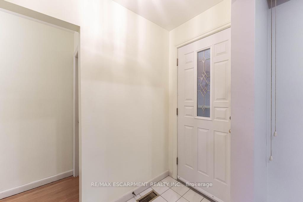 Photo 3 of 155 Wise Court, Hamilton, Huntington — HOMEH