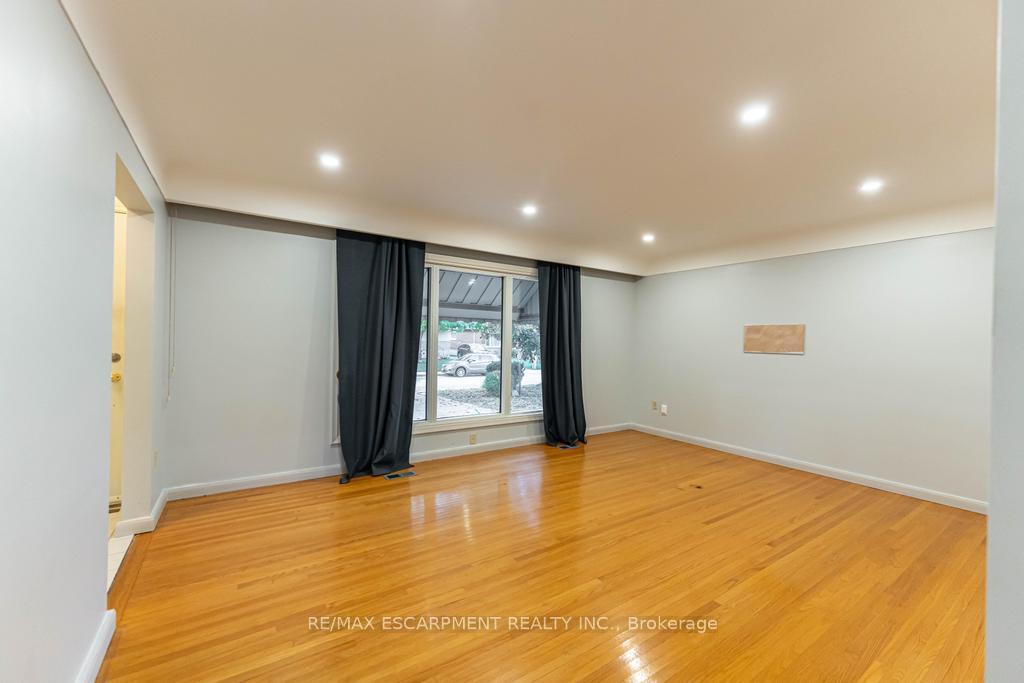 Photo 4 of 155 Wise Court, Hamilton, Huntington — HOMEH