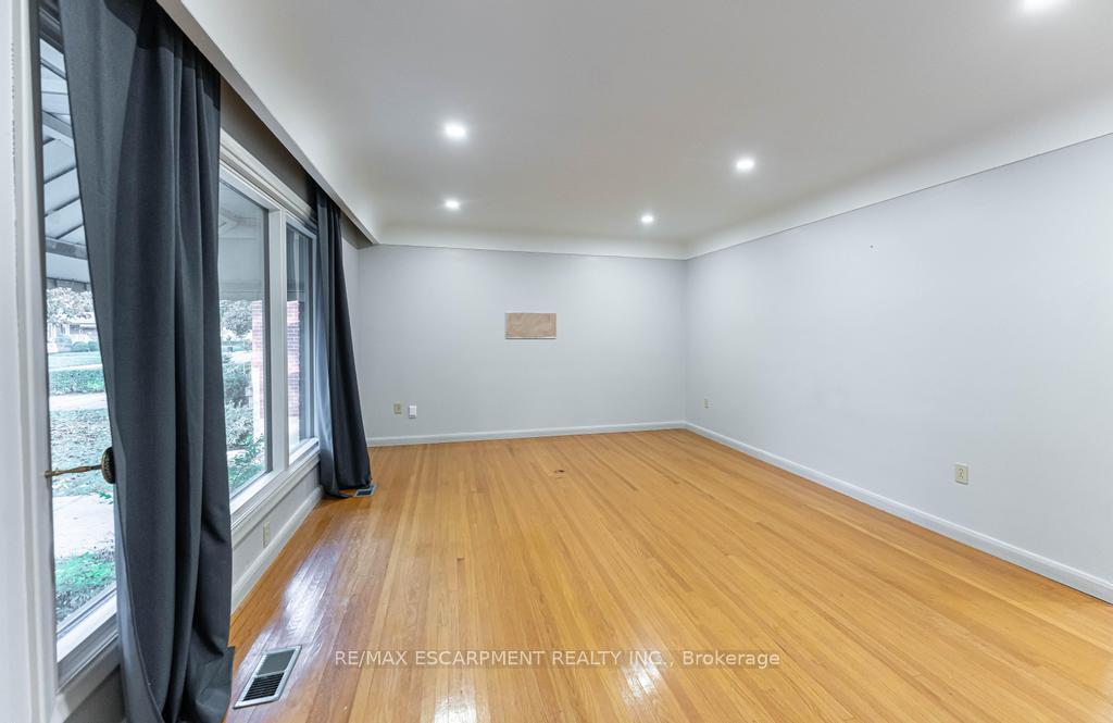 Photo 5 of 155 Wise Court, Hamilton, Huntington — HOMEH