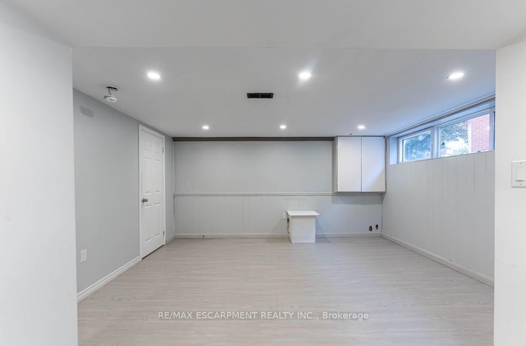 Photo 15 of 155 Wise Court, Hamilton, Huntington — HOMEH