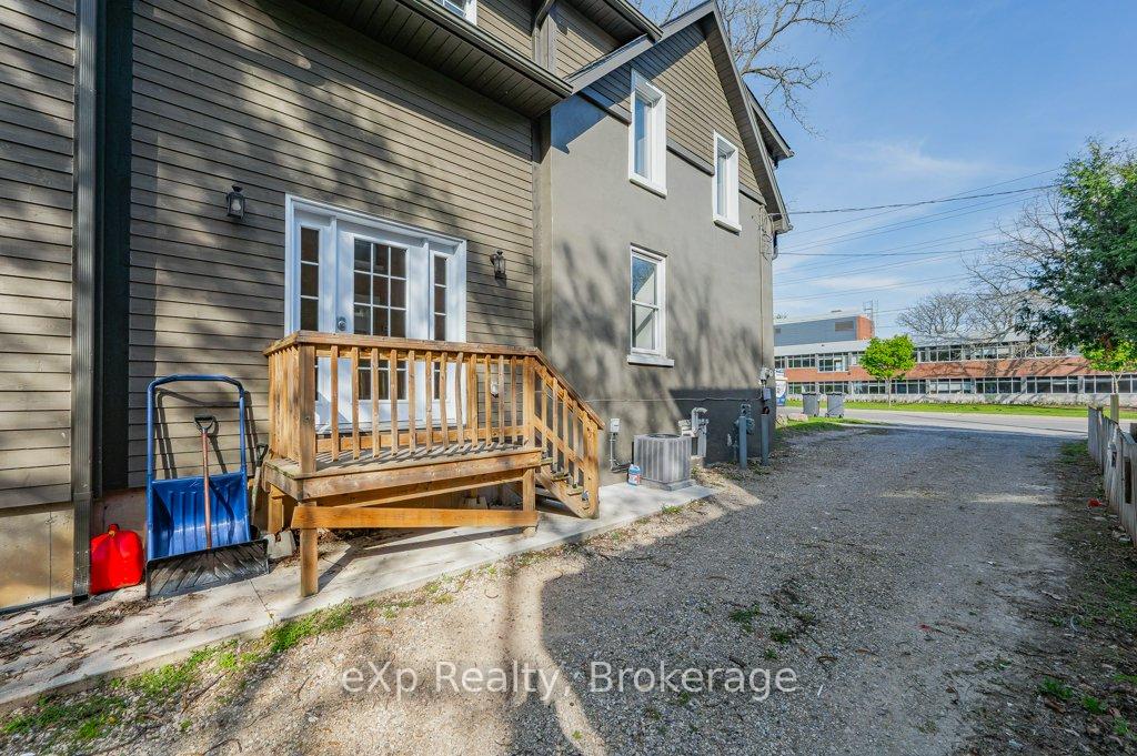 Photo 37 of 53 College Avenue W, Guelph, Dovercliffe Park/Old University — HOMEH