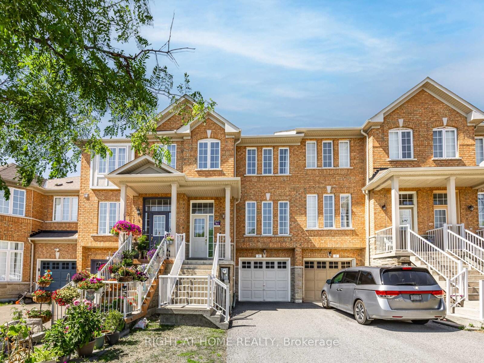 Photo 1 of 6 Martell Gate, Aurora, Bayview Northeast — HOMEH
