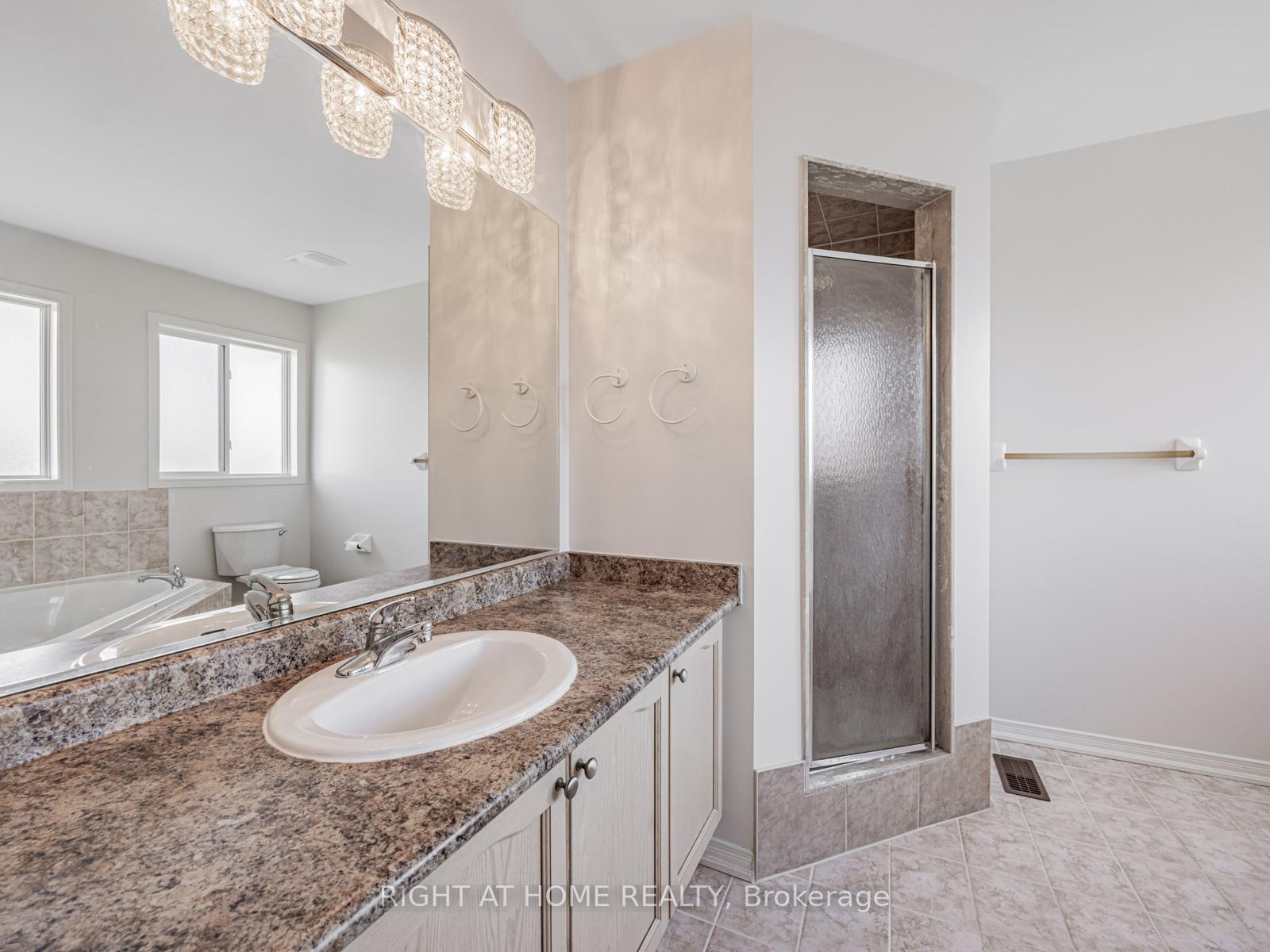 Photo 23 of 6 Martell Gate, Aurora, Bayview Northeast — HOMEH