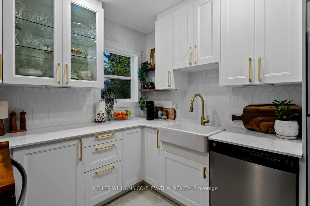 Photo 20 of 276 Graham Avenue S, Hamilton, Delta — HOMEH