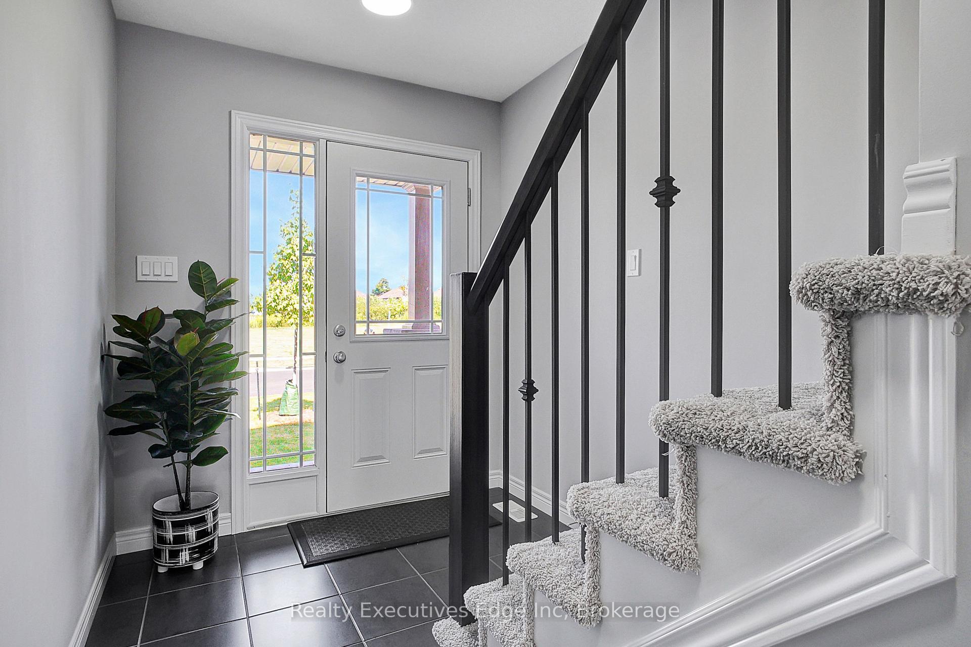 Photo 3 of 59 John Brabson Crescent, Guelph, Kortright East — HOMEH