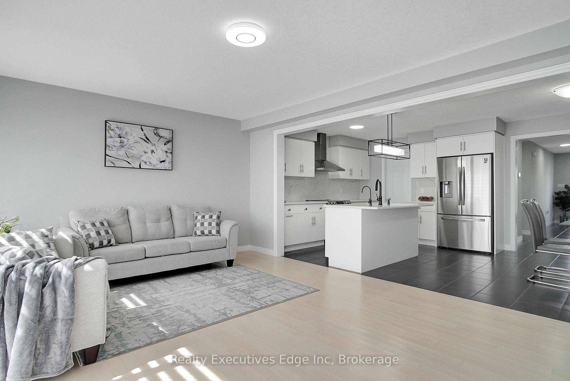 Photo 4 of 59 John Brabson Crescent, Guelph, Kortright East — HOMEH