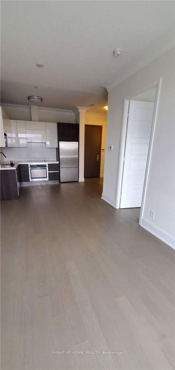 Photo 6 of Unit Ph17, 25 Water Walk Dr, Markham, Unionville — HOMEH