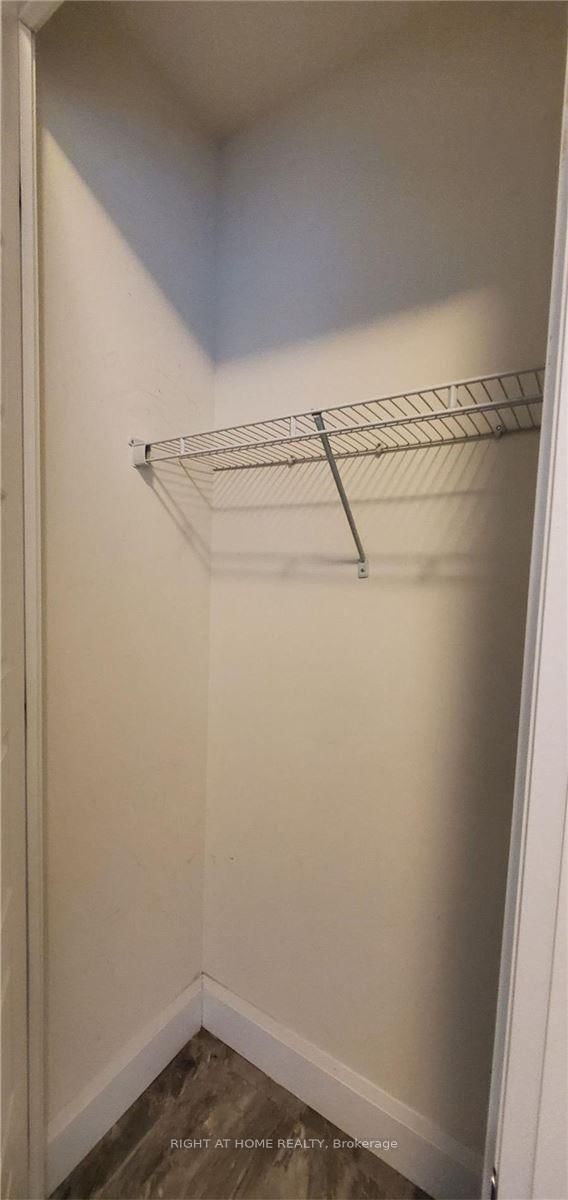 Photo 10 of Unit Ph17, 25 Water Walk Dr, Markham, Unionville — HOMEH