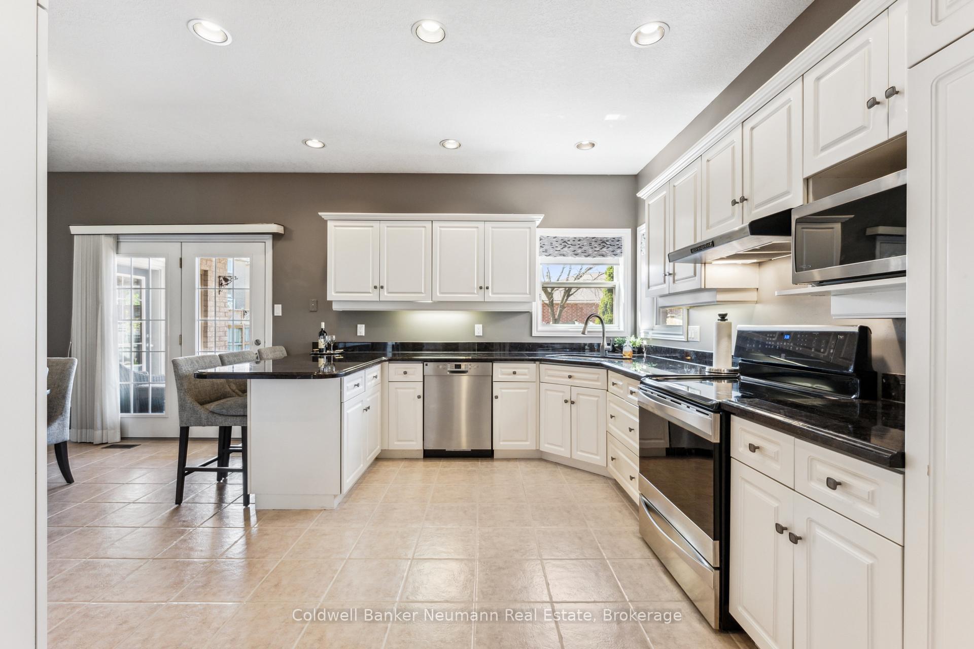 Photo 14 of 29 Lois Lane, Guelph, Willow West/Sugarbush/West Acres — HOMEH