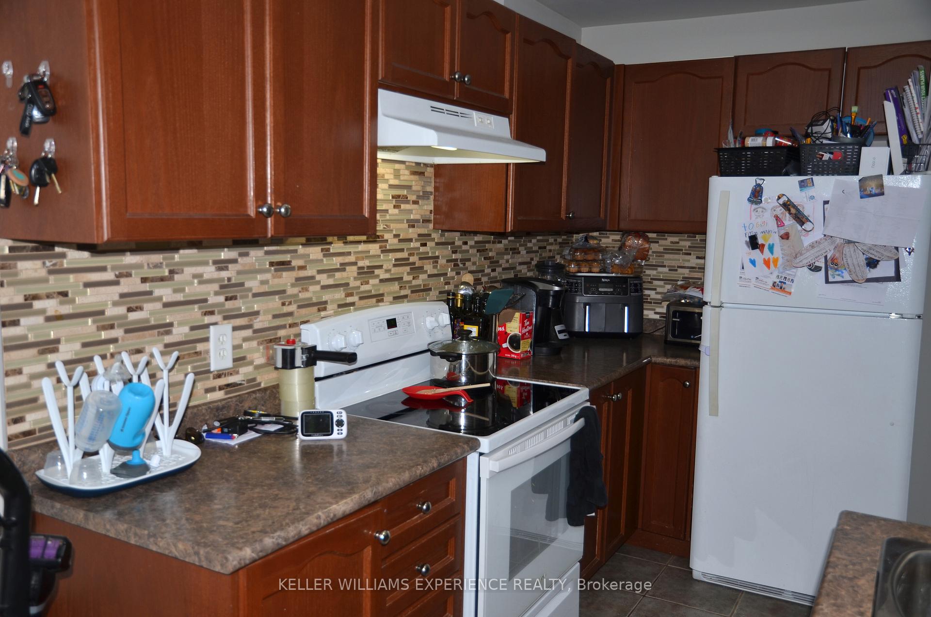 Photo 3 of 94 Stanley Street, Barrie, East Bayfield — HOMEH