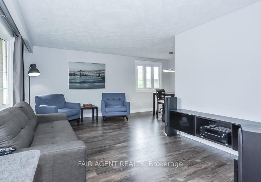 Photo 4 of 6 Lambert Crescent, Guelph, Dovercliffe Park/Old University — HOMEH