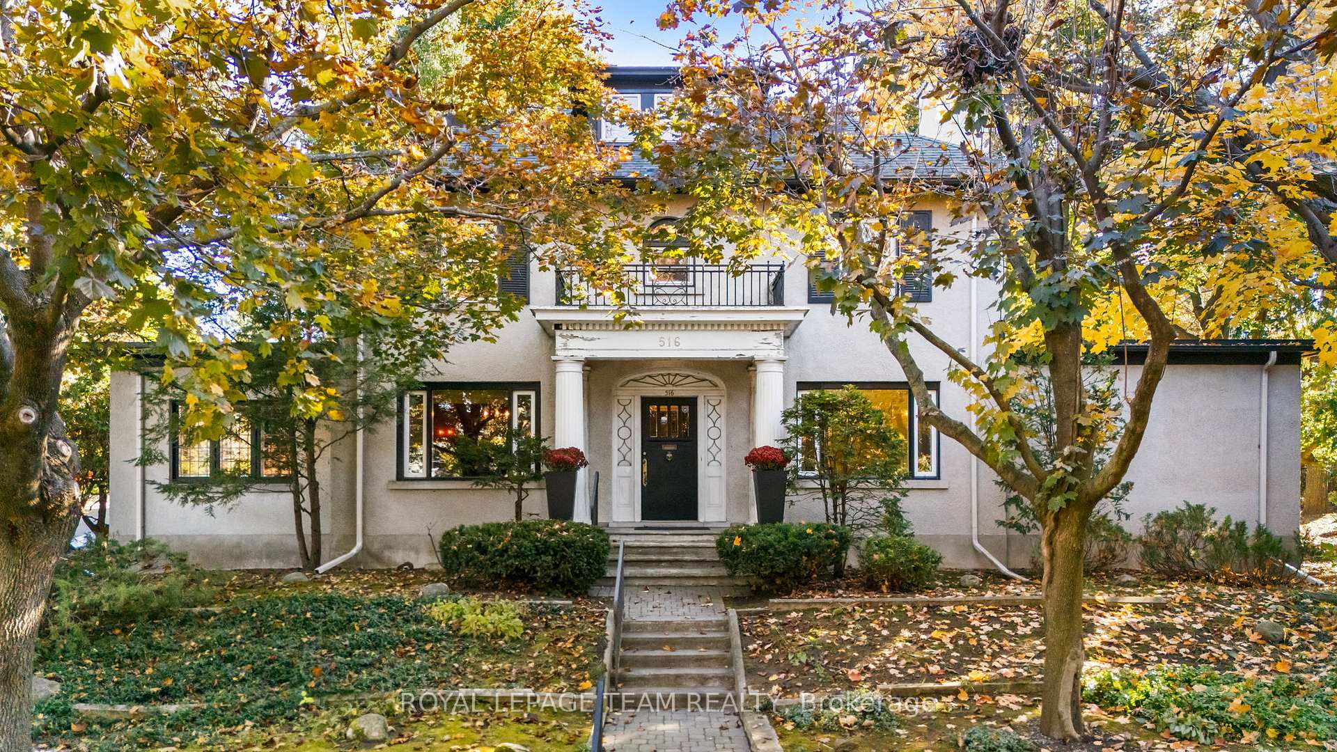 Front of 516 Kenwood Avenue