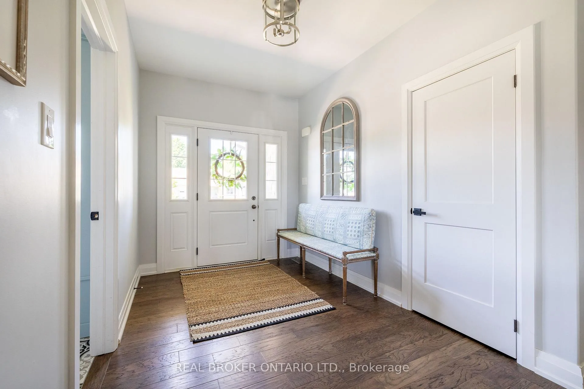 Photo 4 of 19 Cheslock Crescent, Oro-Medonte, Warminster — HOMEH