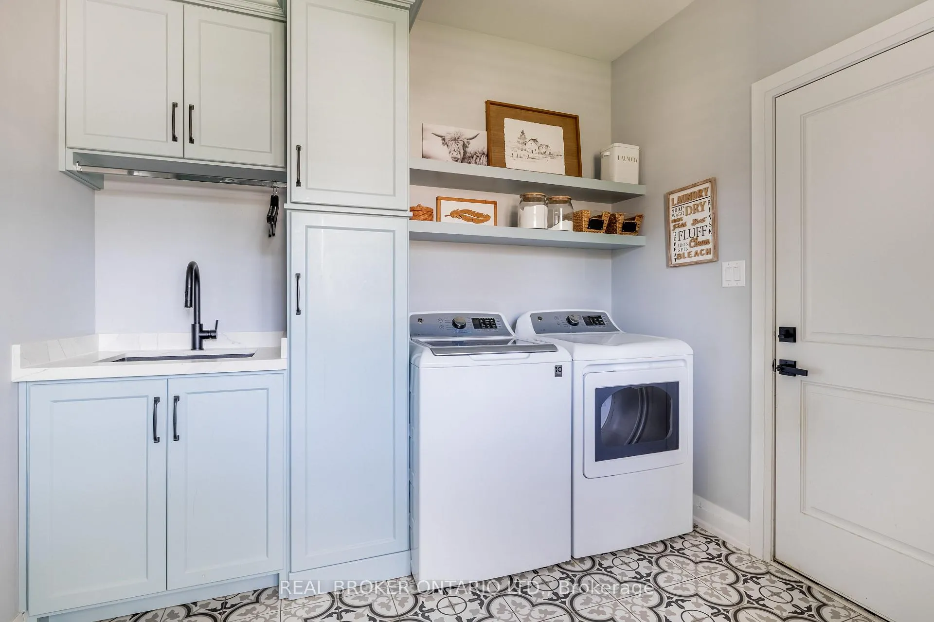 Photo 21 of 19 Cheslock Crescent, Oro-Medonte, Warminster — HOMEH