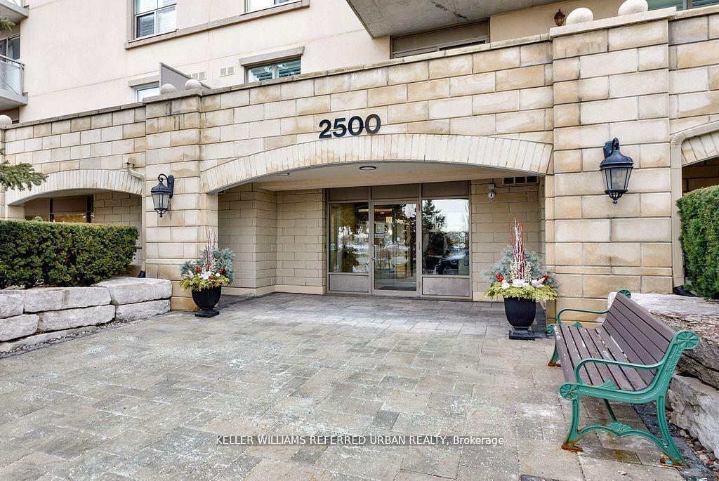 Photo 2 of Unit 317, 2500 Rutherford Rd, Vaughan, Maple — HOMEH